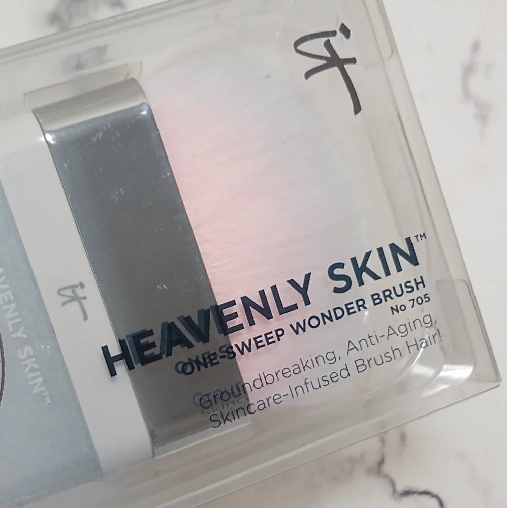 It Cosmetics Heavenly Skin One Sweep Wonder Brush